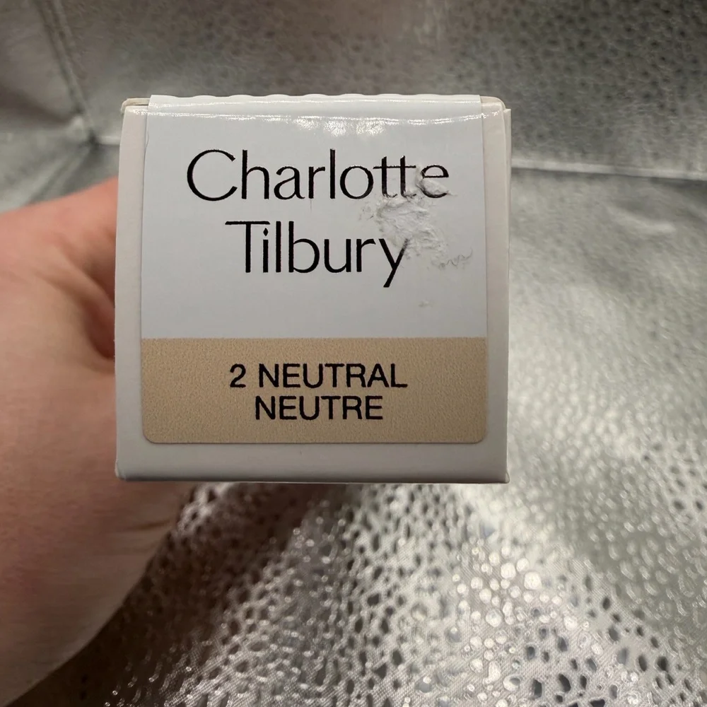 Charlotte Tilbury Beautiful Skin Foundation 2 Neutral NIB 30ml